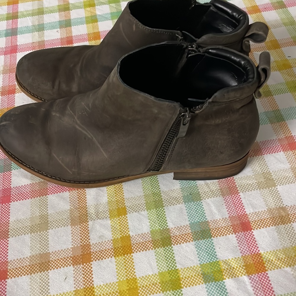 FRANCO SARTO  Keegan Double Zipper Ankle Booties 8